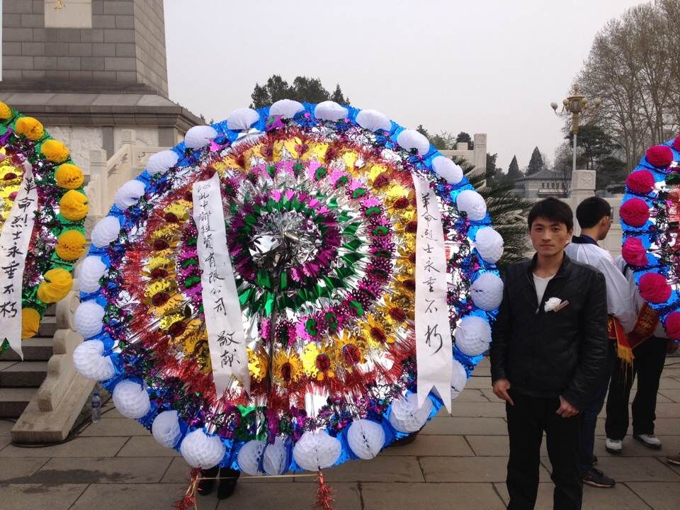 公司干部職工，到華北軍區(qū)烈士陵園掃墓，深切緬懷革命先烈